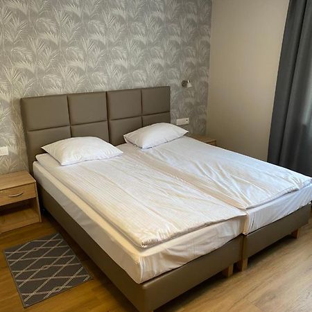 Gracja Panzió Varsó Kültér fotó